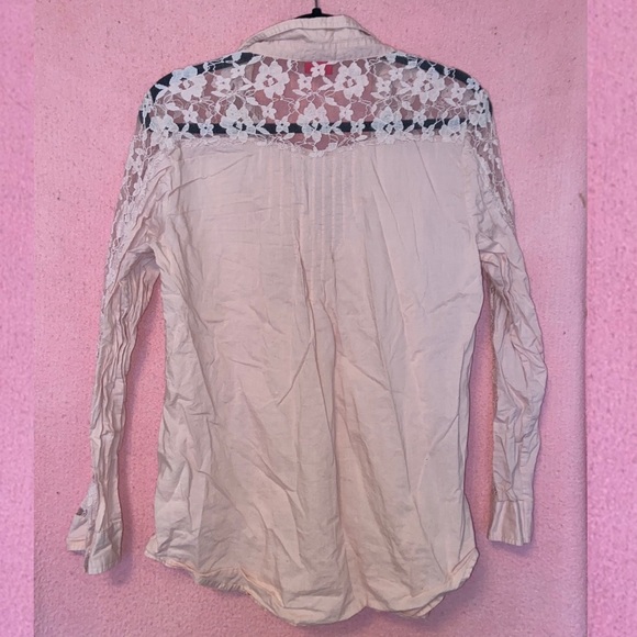 🧚🏻‍♂️2 for 22$🧚🏻‍♂️pink lace button-down shirt - Picture 2 of 7